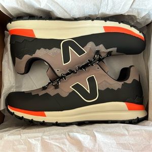 Veja Fitz Roy Trail Sneaker US9 EU43 in Basalte Black